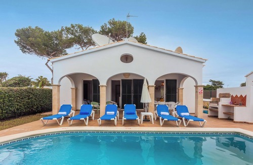 Cala en Blanes House | Chalet Villa El Pinar 2 with Pool, Garden & Wi-Fi