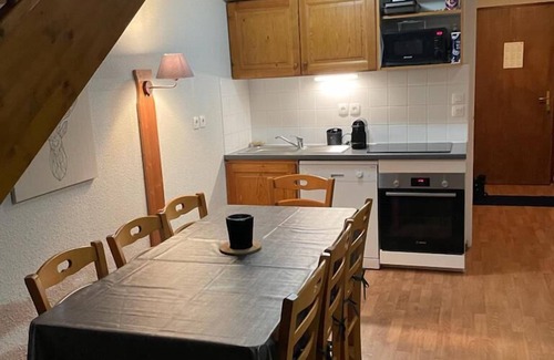 La Joue du Loup Ski Chalet | Chalet, view mountain, swimming pool, terrace, parking, tv, ski locker, 55m², La Joue du Loup