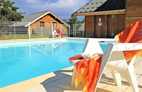 La Joue du Loup Ski Chalet | Chalet, view mountain, swimming pool, terrace, parking, tv, ski locker, 55m², La Joue du Loup