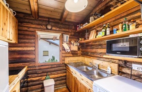 Antey-Saint-Andre Ski Chalet | Chalet 'Vue Cervin Matterhorn' with Mountain View, Private Terrace and Wi-Fi