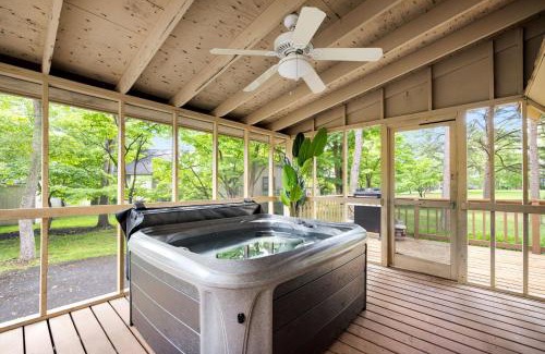 The Woods Ski Chalet | Chalet w Hot Tub Deck Fire Pit Wifi Resort Fun