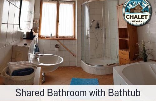 Weyarn House | Chalet Weyarn - Doppelzimmer mit Gartenblick