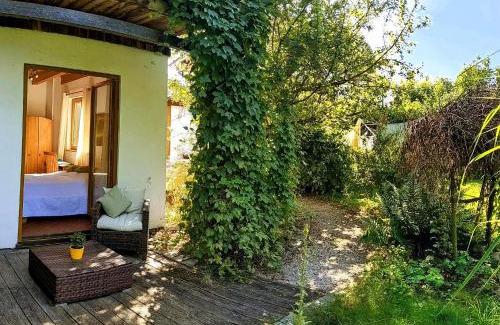 Weyarn House | Chalet Weyarn - Doppelzimmer mit Gartenblick