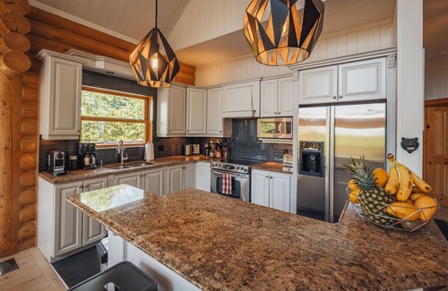 Fiddler Lake Resort Ski Chalet | Chalet White Wolf at Fiddler Lake, SPA, sauna & private swimming pool