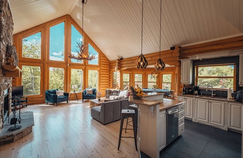 Fiddler Lake Resort Ski Chalet | Chalet White Wolf at Fiddler Lake, SPA, sauna & private swimming pool