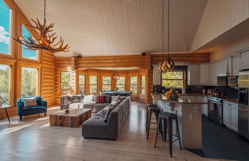 Fiddler Lake Resort Ski Chalet | Chalet White Wolf at Fiddler Lake, SPA, sauna & private swimming pool