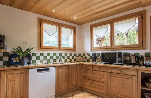 Le Chinaillon Ski Chalet | Chalet, wifi, 2nd floor, view mountain, terrace, balcony, fireplace or stove, parking, tv