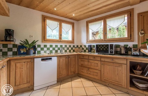 Le Chinaillon Ski Chalet | Chalet, wifi, 2nd floor, view mountain, terrace, balcony, fireplace or stove, parking, tv