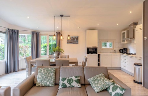 Langeberg House | Chalet with 3 bedrooms and furnished garden near Brunssummerheide