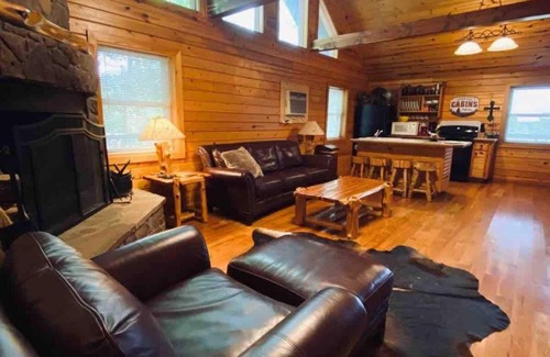 Eureka Springs Cabin | Chalet with a view at Bear Mountain - Hottub