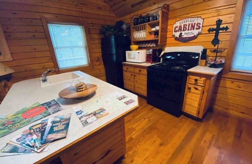 Eureka Springs Cabin | Chalet with a view at Bear Mountain - Hottub