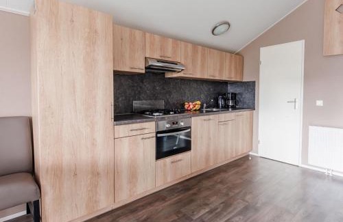 Leuken Ski Chalet | Chalet with covered terrace in the Leukermeer