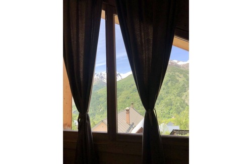 Valloire Ski Chalet | Chalet with nice view, garden and hot tub. Ideal for skiing and cycling!