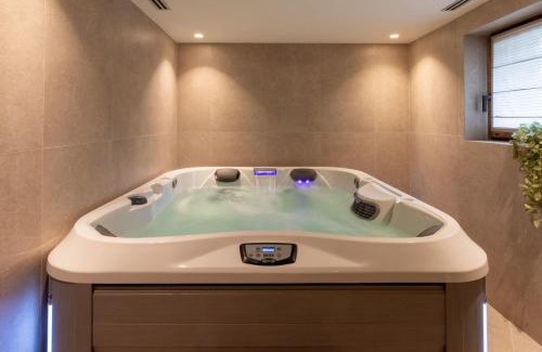 Meribel Ski Chalet | Chalet Yolo with Pool Spa and catering