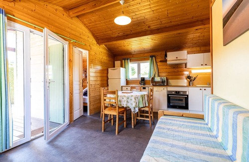 Lanton Ski Chalet | Chalet 'Yoya' with Shared Pool, Private Terrace and Air Conditioning