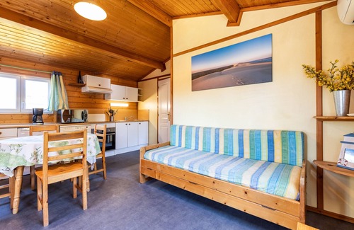 Lanton Ski Chalet | Chalet 'Yoya' with Shared Pool, Private Terrace and Air Conditioning