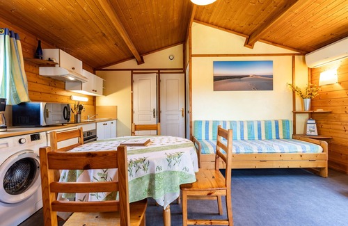 Lanton Ski Chalet | Chalet 'Yoya' with Shared Pool, Private Terrace and Air Conditioning