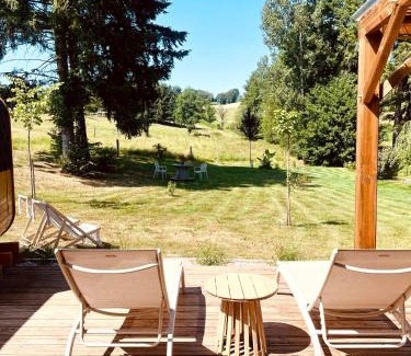 Chataigneraie Cantalienne Bed & Breakfast | Chalet Zénaé