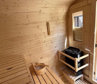 Chataigneraie Cantalienne Bed & Breakfast | Chalet Zénaé