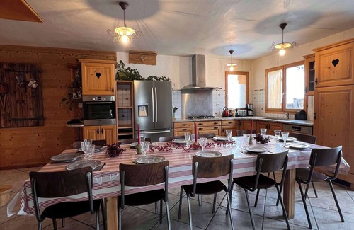 Albiez-le-Vieux Ski Chalet | Chalet Zénith at the foot of the ski slopes, facing the Aiguilles d'Arves mountains