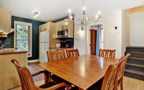 Stoneham Ski Chalet | Chalets Alpins- 05 Chemin Alpin