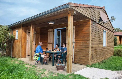 Villegusien-le-Lac Ski Chalet | Chalets de la Vingeanne * - Standard chalet PMR (person with reduced mobility) 39m2 - 2 bedrooms/covered terrace 6 people