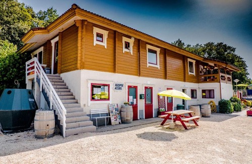 Mauroux Ski Chalet | Chalets du Soleil
