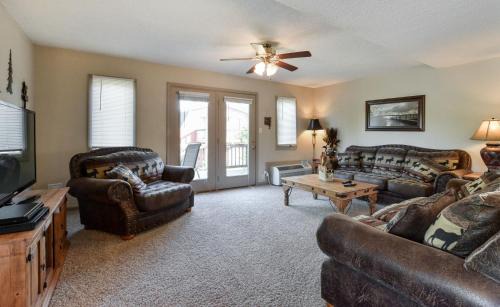 Lampe House | Chalets Resort LAKEFRONT Cottage Free Amenities Amazing views Kayaks 2 Pools