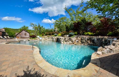 Lampe House | Chalets Resort LAKEFRONT Cottage Free Amenities Amazing views Kayaks 2 Pools
