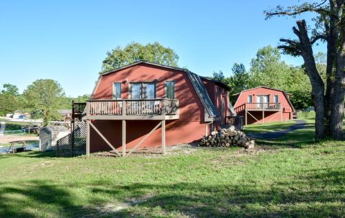 Lampe House | Chalets Resort LAKEFRONT Cottage Free Amenities Amazing views Kayaks 2 Pools