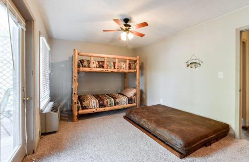Lampe House | Chalets Resort LAKEFRONT Cottage Free Amenities Amazing views Kayaks 2 Pools