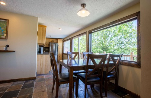 Lampe House | Chalets Resort Lakefront Cottage 4~Free Amenities~Amazing views~Kayaks~2 Pools