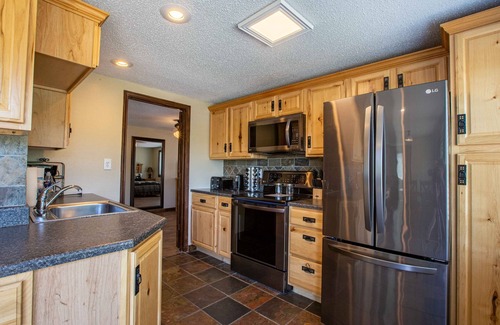 Lampe House | Chalets Resort Lakefront Cottage 4~Free Amenities~Amazing views~Kayaks~2 Pools