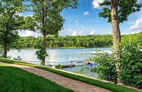 Lampe House | Chalets Resort Luxury Lakefront Villa Family Friendly 2 Pools Free Amenities