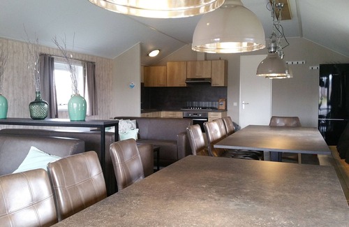 Bant Ski Chalet | Chalets with a bathroom, near a pond