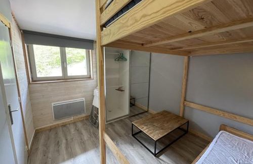 Saint-Jacques-des-Blats Apartment | Chaleureux duplex avec balcon près des pistes - FR-1-787-16