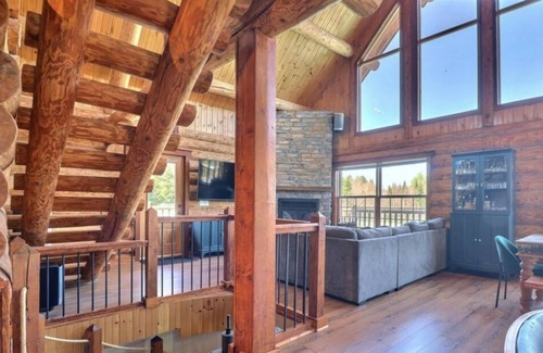 Saint-Hermenegilde Ski Chalet | Chaleureux Chalet en Bois Rond Près de Coaticook