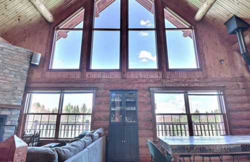 Saint-Hermenegilde Ski Chalet | Chaleureux Chalet en Bois Rond Près de Coaticook