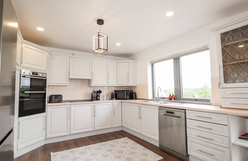Lairg House | CHALLENGER LODGE, pet friendly, character holiday cottage in Lairg