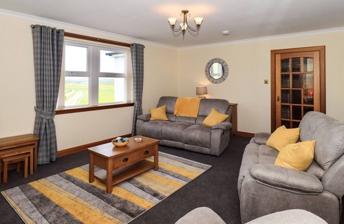 Newton Stewart Cottage | CHALLOCHMUN BUNGALOW, pet friendly, with a garden in Glenluce