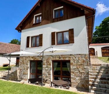 Straskov House | Chalupa nad rybníkem