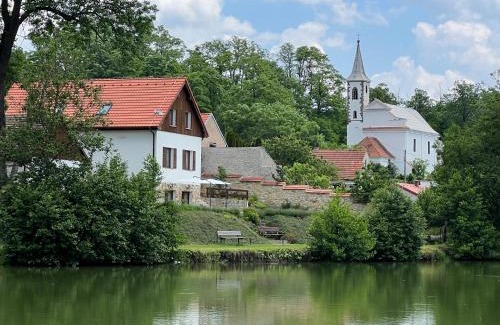 Straskov House | Chalupa nad rybníkem