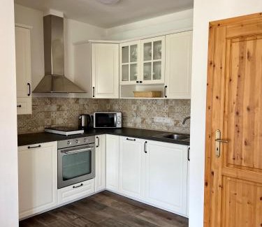 Straskov House | Chalupa nad rybníkem