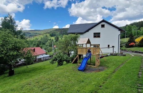 Rokytnice nad Jizerou Apartment | Chalupa Rochlitz s horkým koupacím sudem