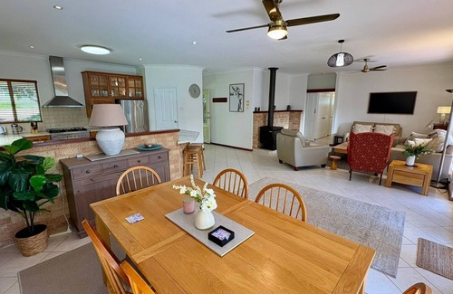 Carlotta House | Chalwell Lodge – your luxurious rural retreat nestled in the heart of Carlotta.