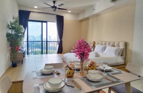 Chow Kit Apartment | Chamber Residence Klcc & kl tower view with balcony