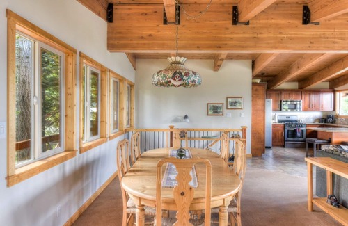 Chamberlands House | Chamberland Getaway | Stunning Forest & Lake Views w/BBQ on Deck