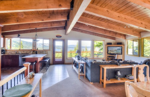 Chamberlands House | Chamberland Getaway | Stunning Forest & Lake Views w/BBQ on Deck