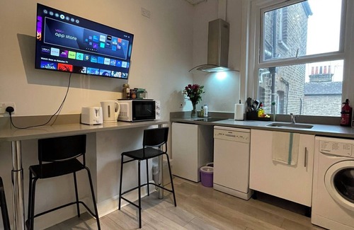 Queen's Park Apartment | Chamberlayne Inn