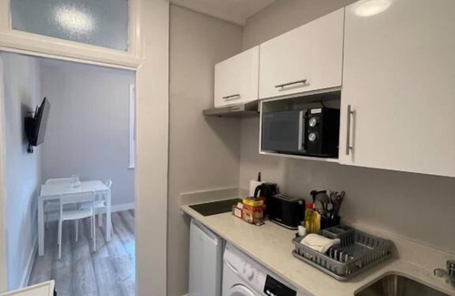 Queen's Park Apartment | Chamberlayne Inn